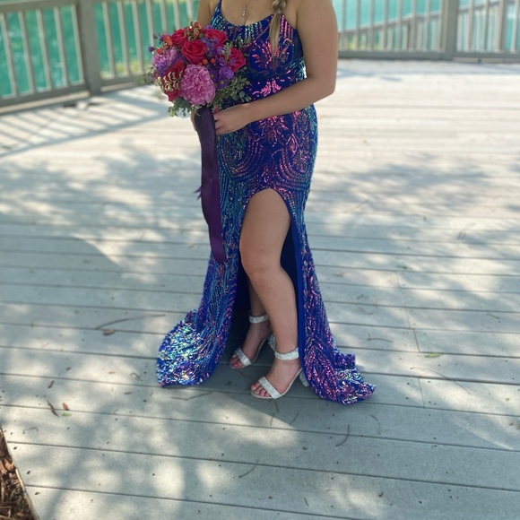 Selling my prom dress. From Windsor and worn once. - Picture 7 of 7